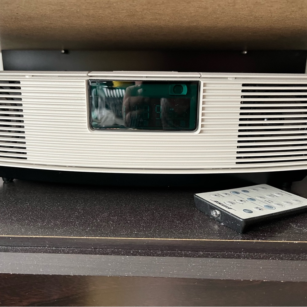 Bose am/fm radio with remote.
